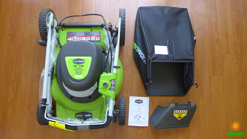 Whats included in the GreenWorks 25022 Corded Lawn Mower box